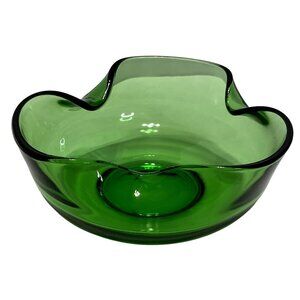 VTG ANCHOR HOCKING FOLDED BOWL IN EMERALD GREEN ART GLASS TRINKET OR CANDY DISH